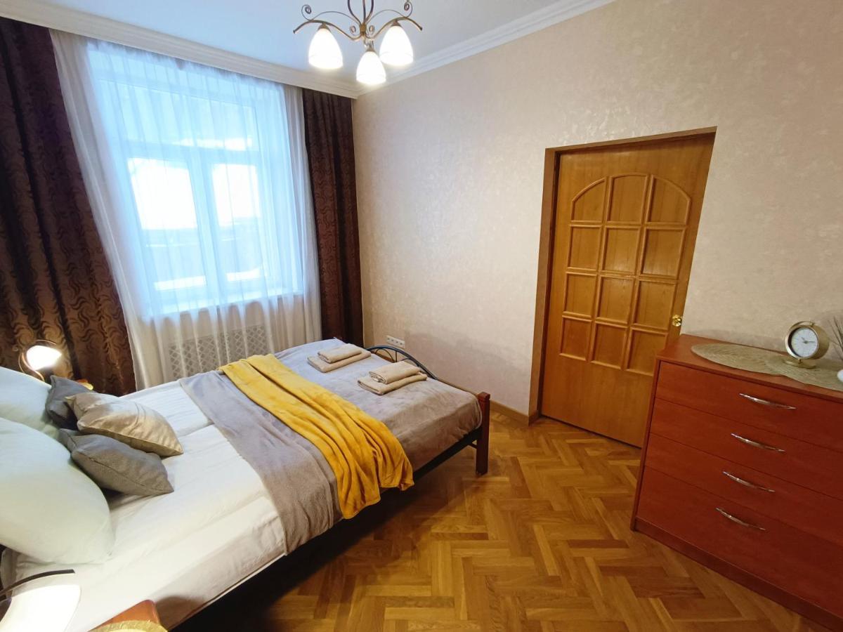 Old Town Retreat With Stunning Views 2 Bedroom Apartment Nearby The Church Of Saint Peter Rīga Exterior foto