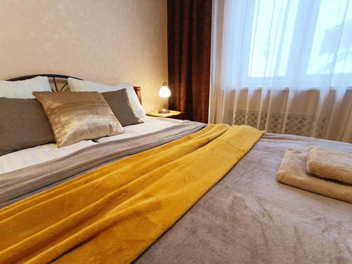 Old Town Retreat With Stunning Views 2 Bedroom Apartment Nearby The Church Of Saint Peter Rīga Exterior foto