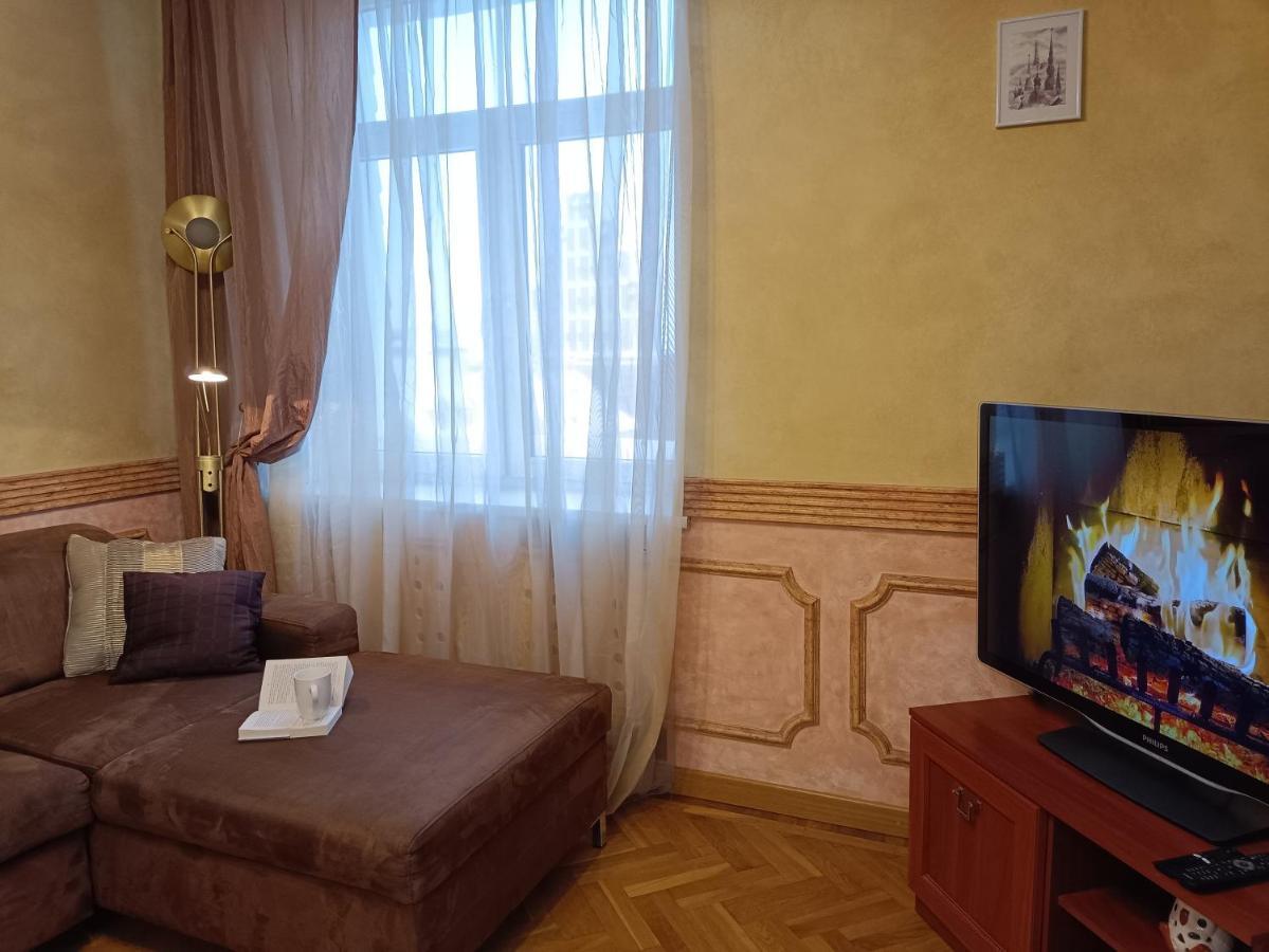 Old Town Retreat With Stunning Views 2 Bedroom Apartment Nearby The Church Of Saint Peter Rīga Exterior foto