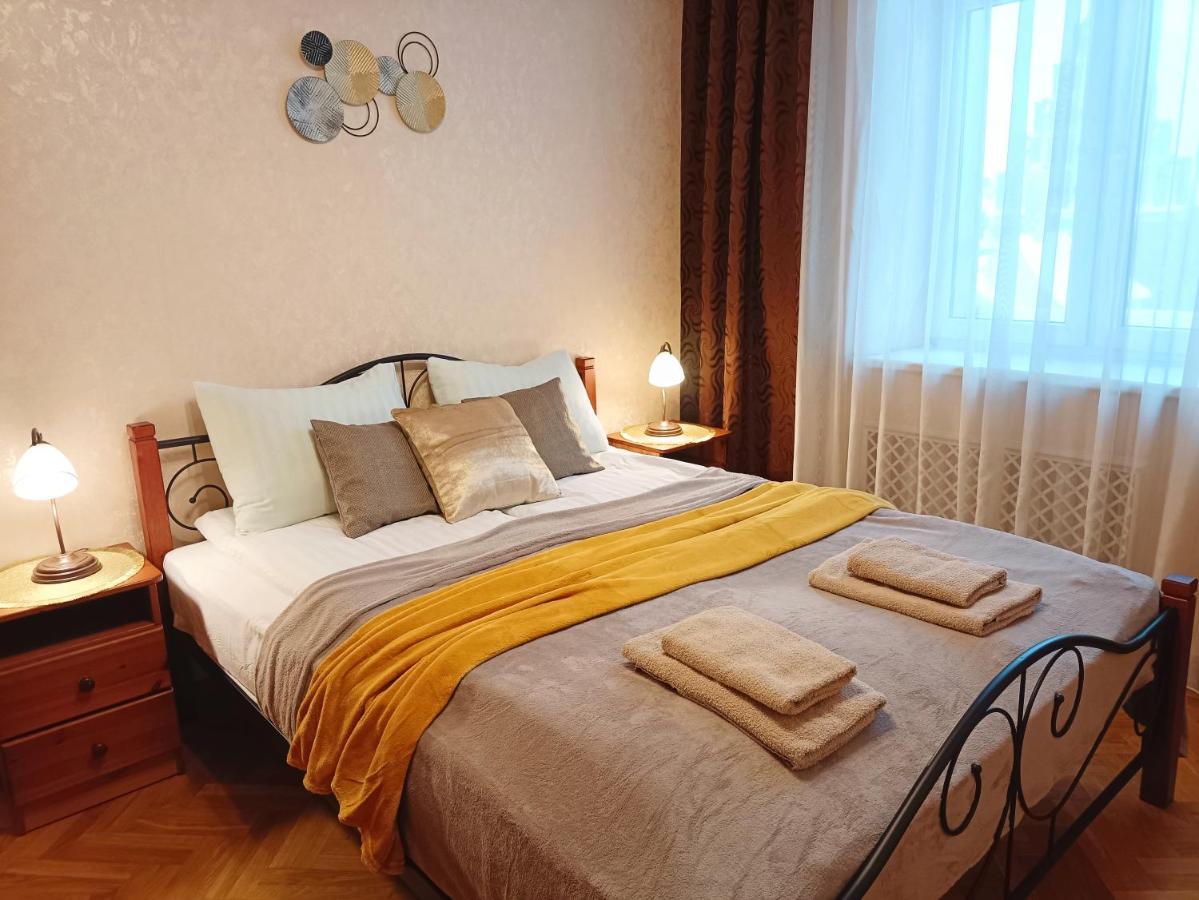 Old Town Retreat With Stunning Views 2 Bedroom Apartment Nearby The Church Of Saint Peter Rīga Exterior foto