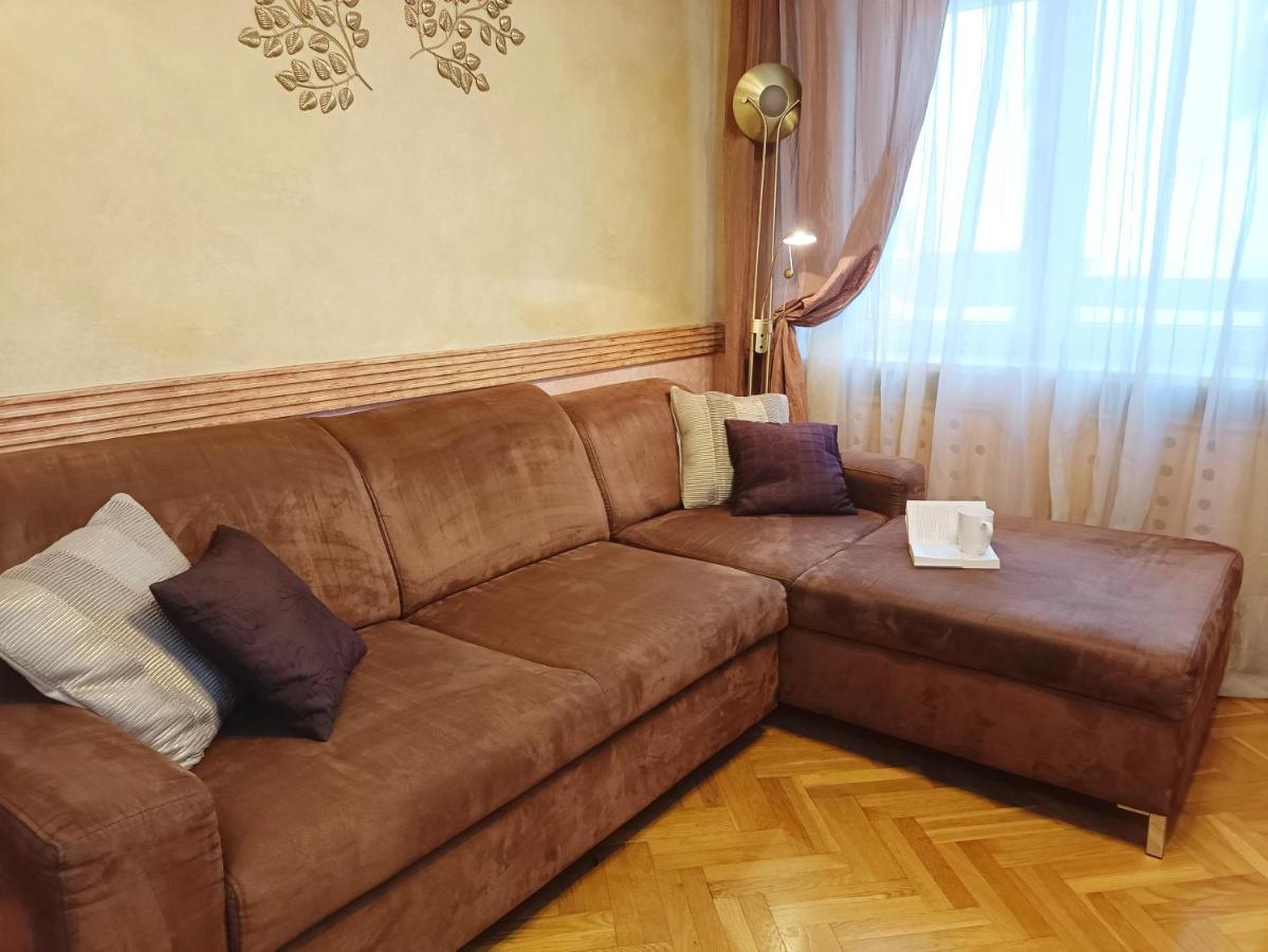 Old Town Retreat With Stunning Views 2 Bedroom Apartment Nearby The Church Of Saint Peter Rīga Exterior foto