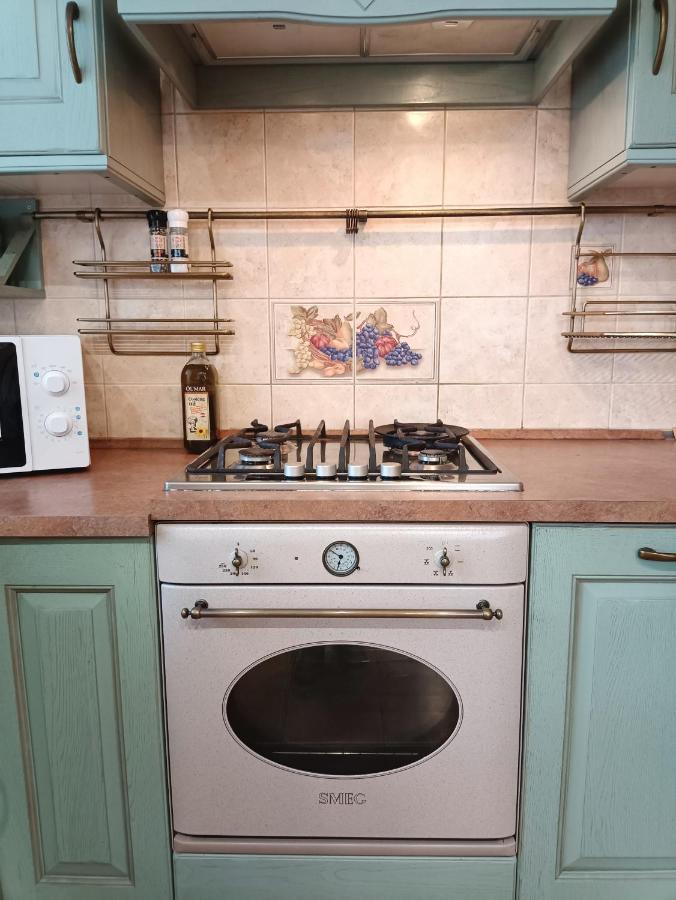 Old Town Retreat With Stunning Views 2 Bedroom Apartment Nearby The Church Of Saint Peter Rīga Exterior foto