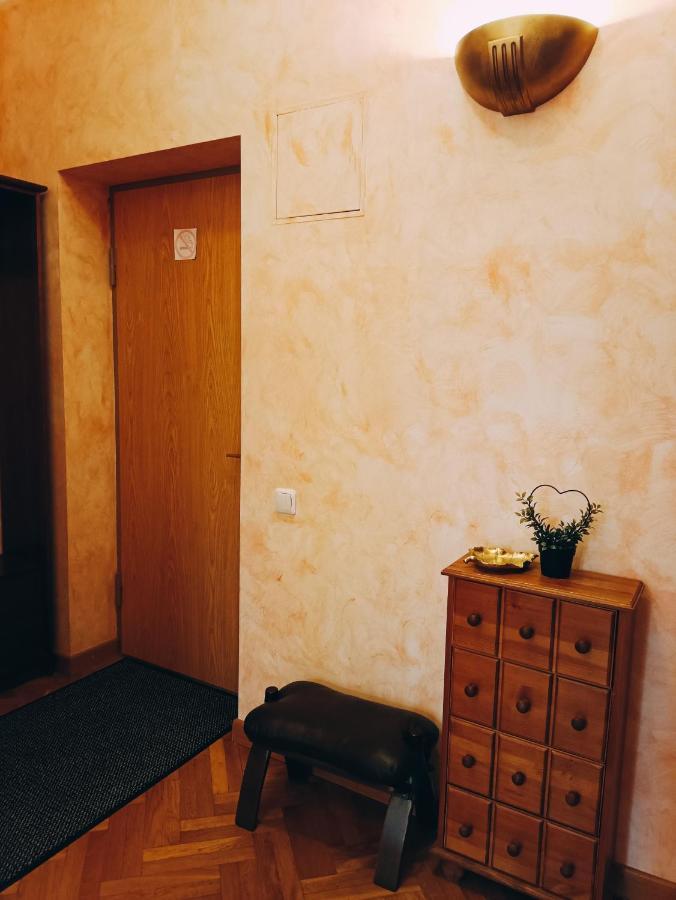 Old Town Retreat With Stunning Views 2 Bedroom Apartment Nearby The Church Of Saint Peter Rīga Exterior foto