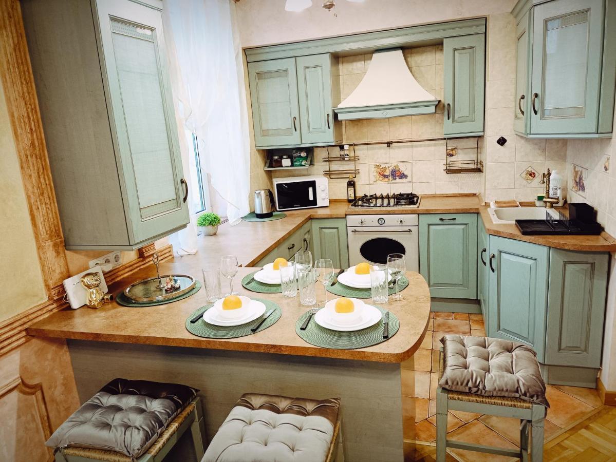 Old Town Retreat With Stunning Views 2 Bedroom Apartment Nearby The Church Of Saint Peter Rīga Exterior foto
