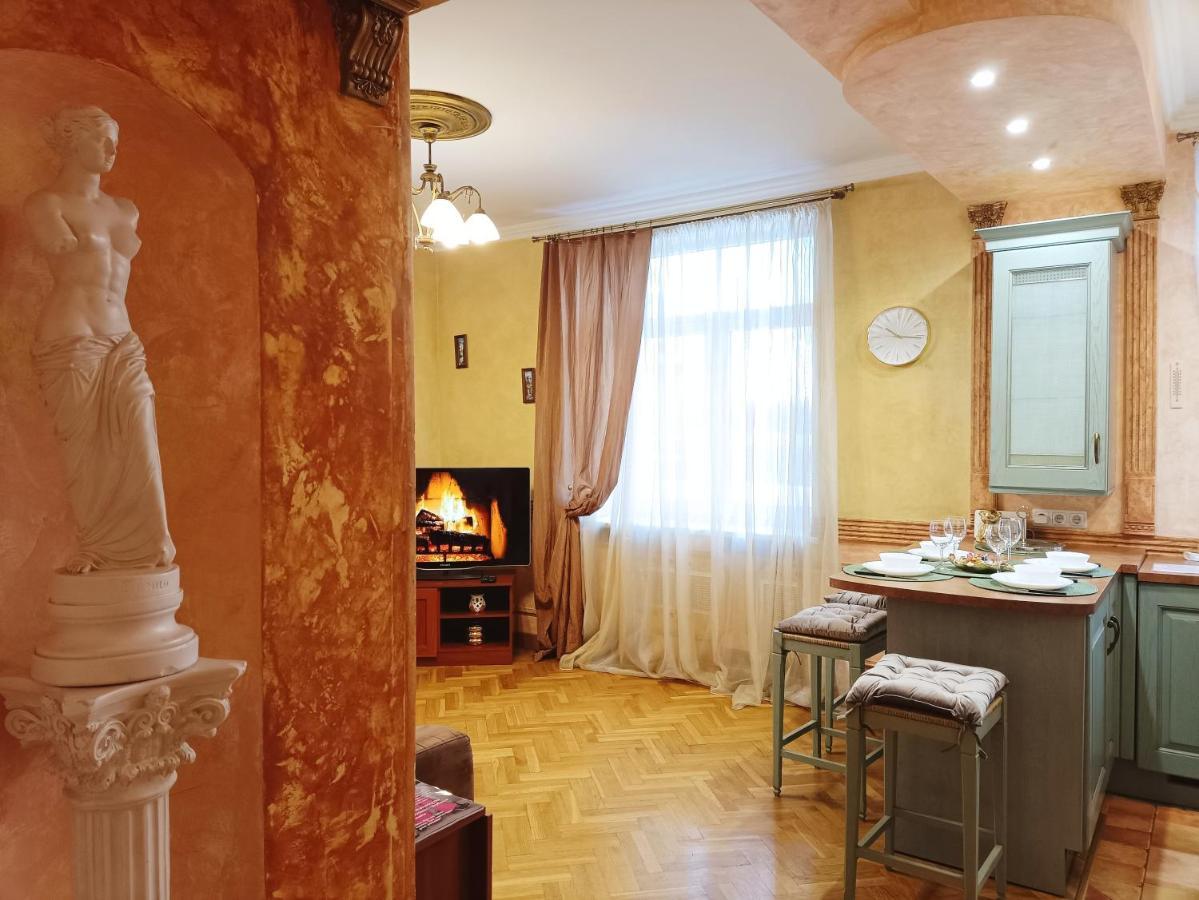 Old Town Retreat With Stunning Views 2 Bedroom Apartment Nearby The Church Of Saint Peter Rīga Exterior foto