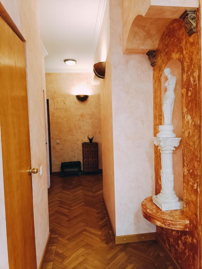 Old Town Retreat With Stunning Views 2 Bedroom Apartment Nearby The Church Of Saint Peter Rīga Exterior foto