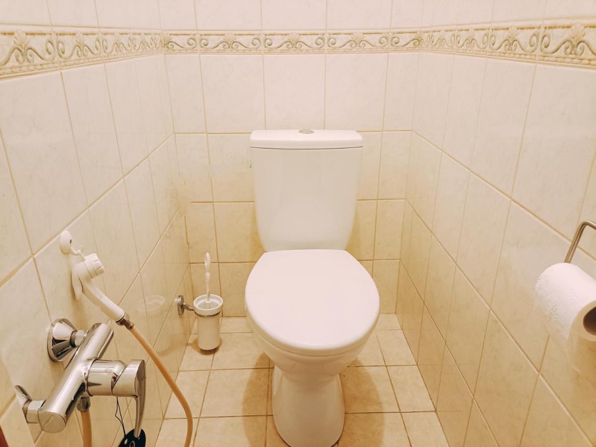 Old Town Retreat With Stunning Views 2 Bedroom Apartment Nearby The Church Of Saint Peter Rīga Exterior foto