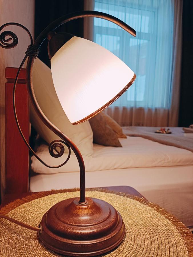 Old Town Retreat With Stunning Views 2 Bedroom Apartment Nearby The Church Of Saint Peter Rīga Exterior foto